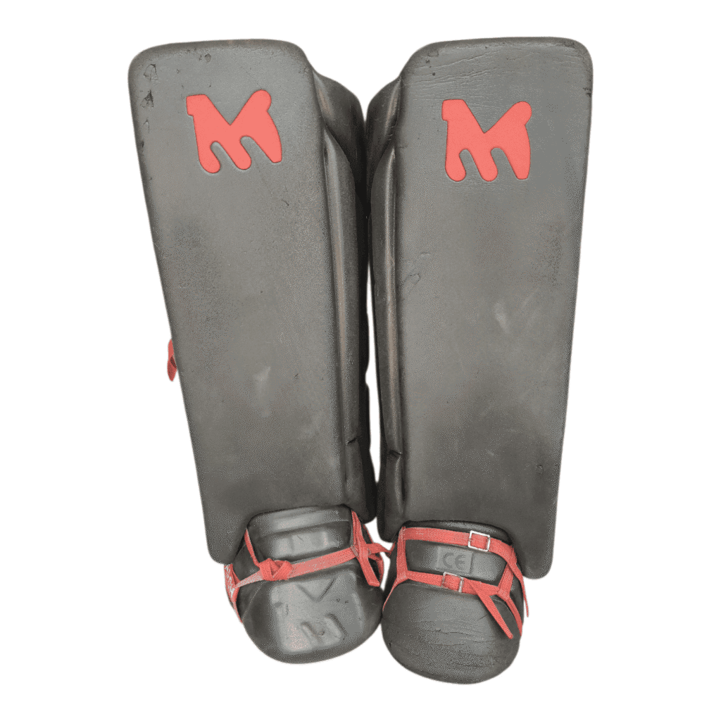 Monarch pads and kickers Large field hockey goalkeeper set in black with red straps