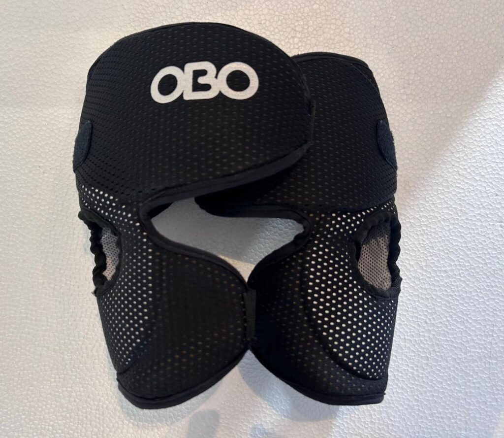 OBO ROBO Knees Up Knee Protectors Large black field hockey goalkeeper knee protection