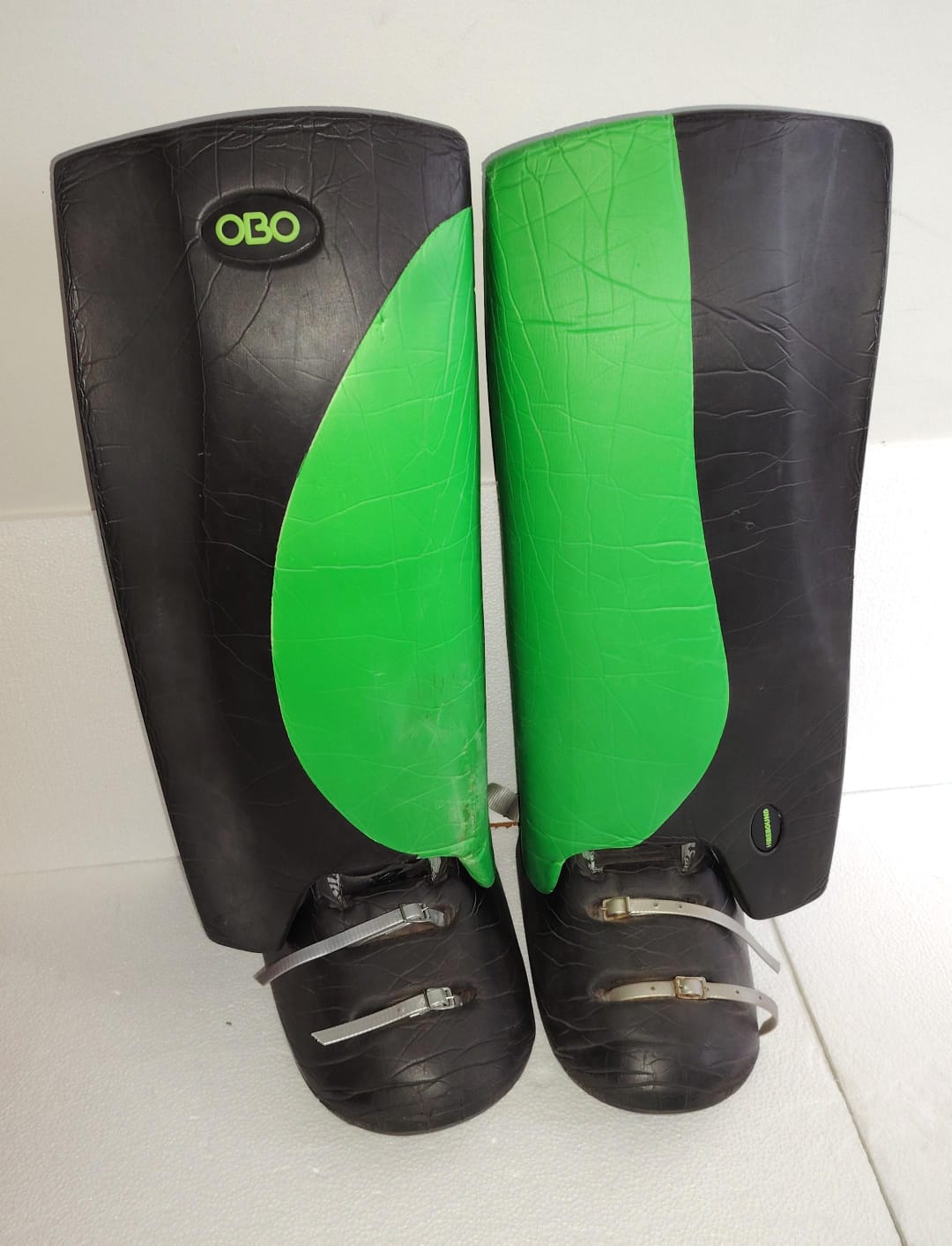 BO ROBO Hi-Rebound Pads and Kickers Large black green field hockey goalkeeper set